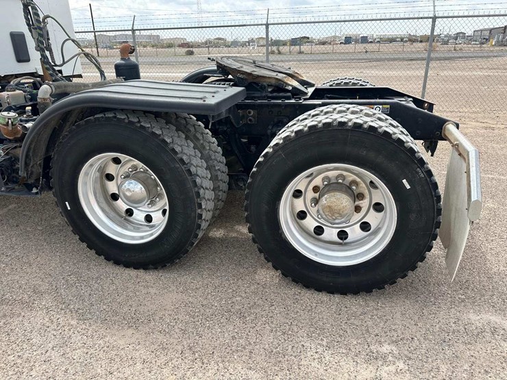 2018-kenworth-t880-image-3