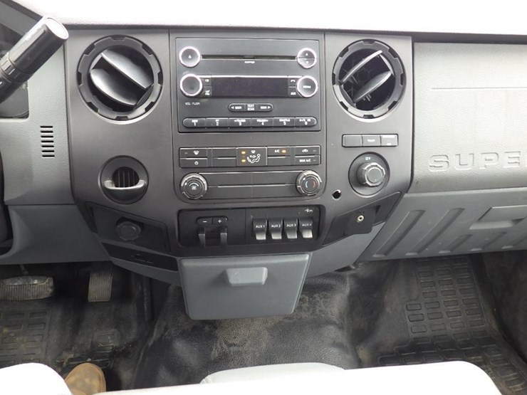 2011-ford-f550-image-32