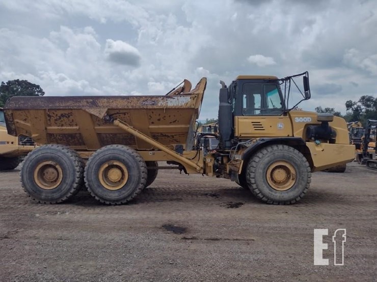 2005-deere-300d-image-3
