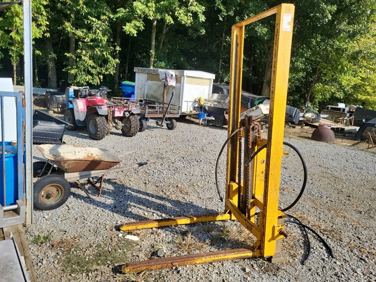 agritek-3pt-hitch-forklift-image-1