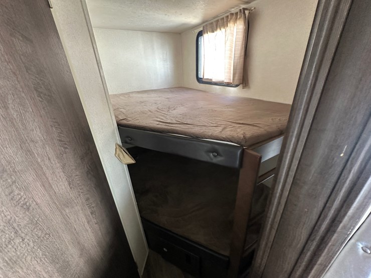 2018-forrest-river-cruise-lite-camper-image-10