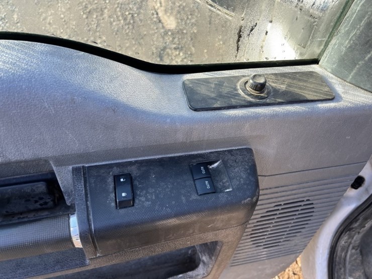 2013-ford-f250-sd-image-25
