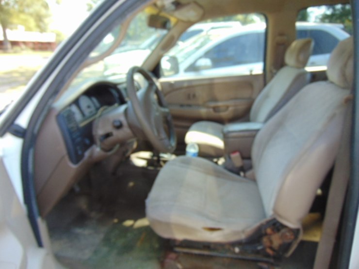 2004-toyota-tacoma-sr5-image-2