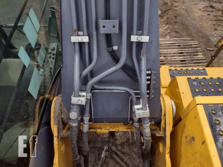 2021-deere-250g-lc-image-47