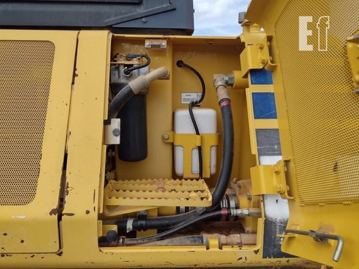 2015-komatsu-d61ex-23-image-44