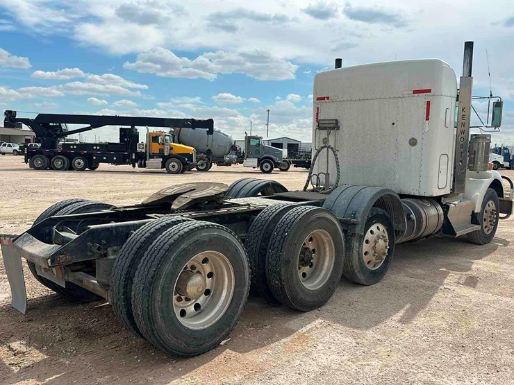2012-kenworth-t800-image-3