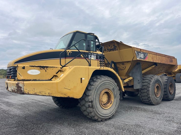 caterpillar-740-image-2