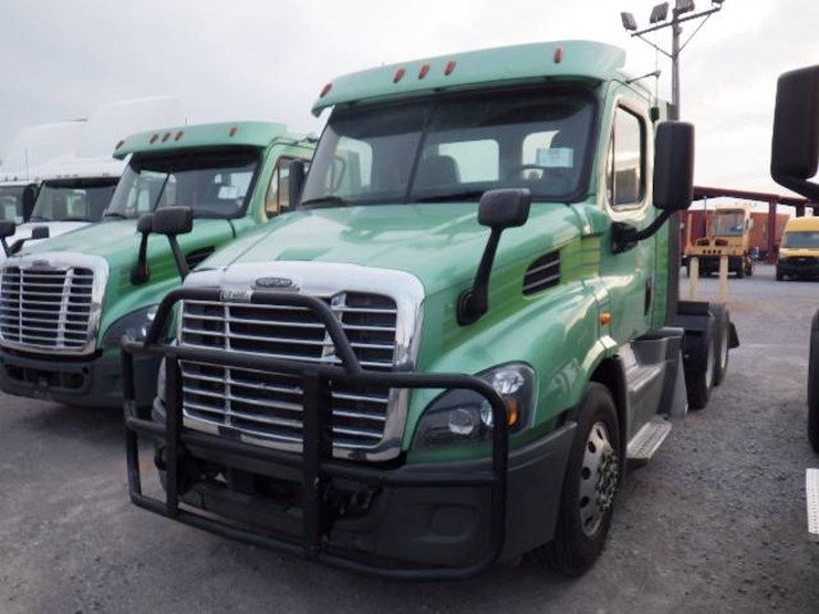 2019-freightliner-cascadia-113-image-1