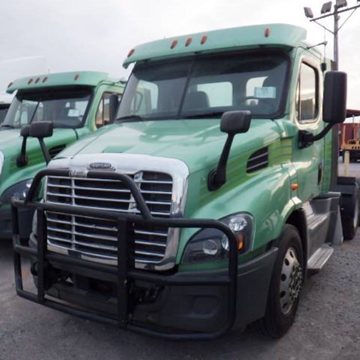 2019 FREIGHTLINER CASCADIA 113