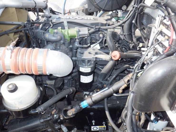 2014-peterbilt-337-image-17