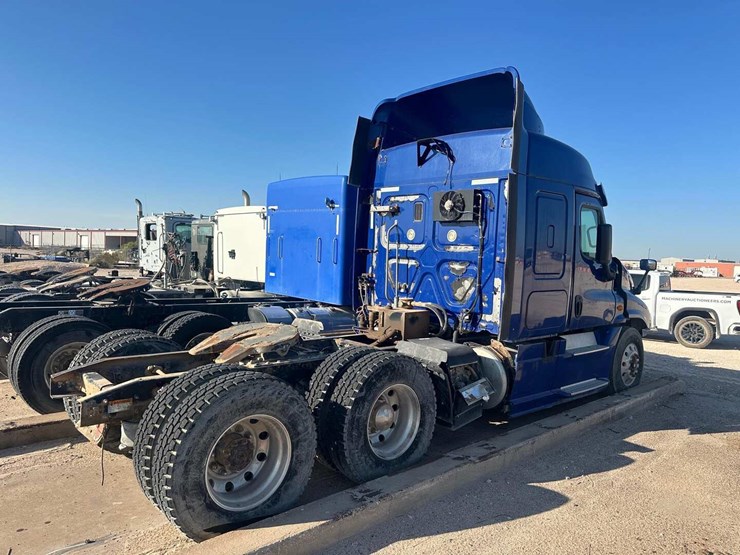 2015-freightliner-cascadia-image-6