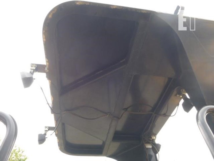 2014-caterpillar-cb64-image-11
