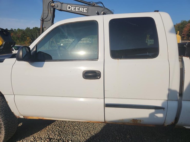 2006-chevrolet-2500-image-18