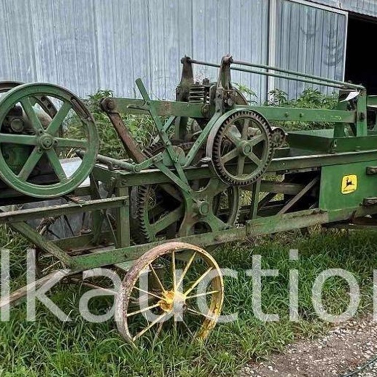 JOHN DEERE 112
