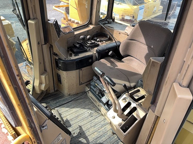 caterpillar-d11n-image-16