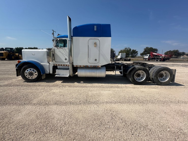 1995-peterbilt-379-image-8