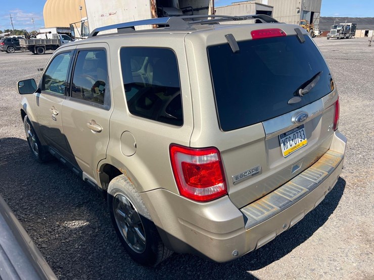 2011-ford-escape-image-4
