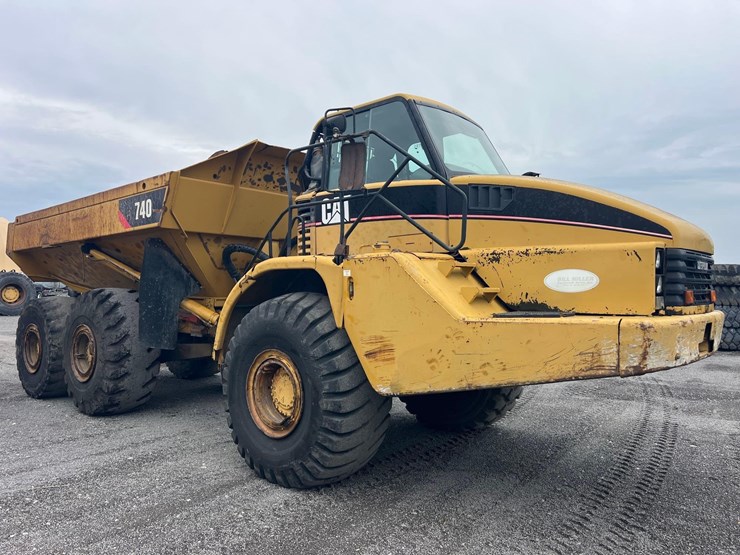 caterpillar-740-image-3