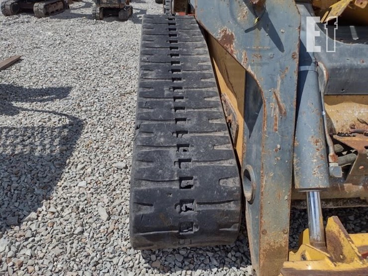 john-deere-329d-image-22