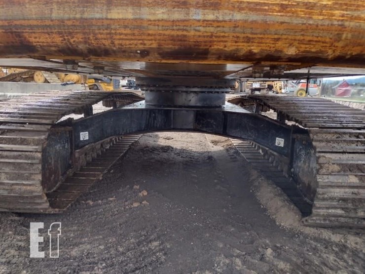 2021-deere-250g-lc-image-43