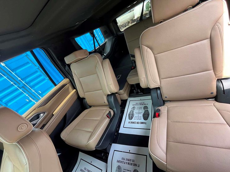 2021-chevrolet-suburban-image-7
