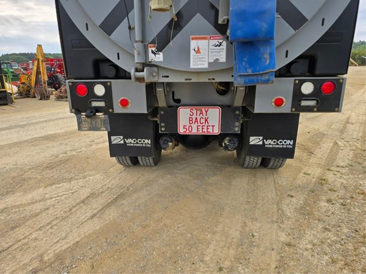freightliner-114sd-image-5