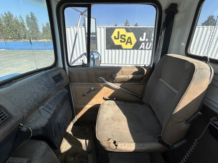 1992-ford-l8000-image-14