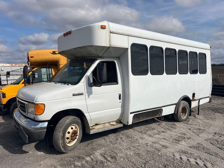 2006-ford-e450-image-1