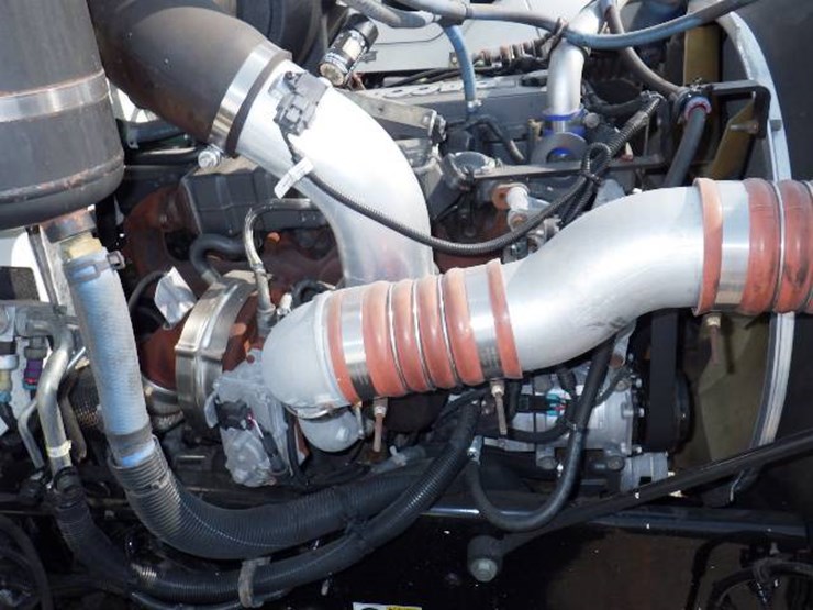 2014-peterbilt-337-image-19