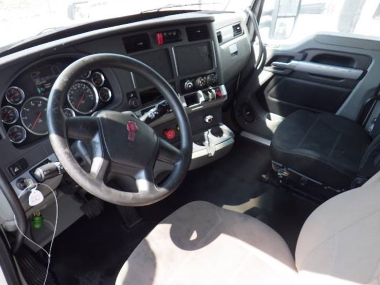 2021-kenworth-t680-image-8