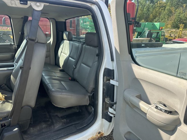 2007-chevrolet-silverado-3500-image-27