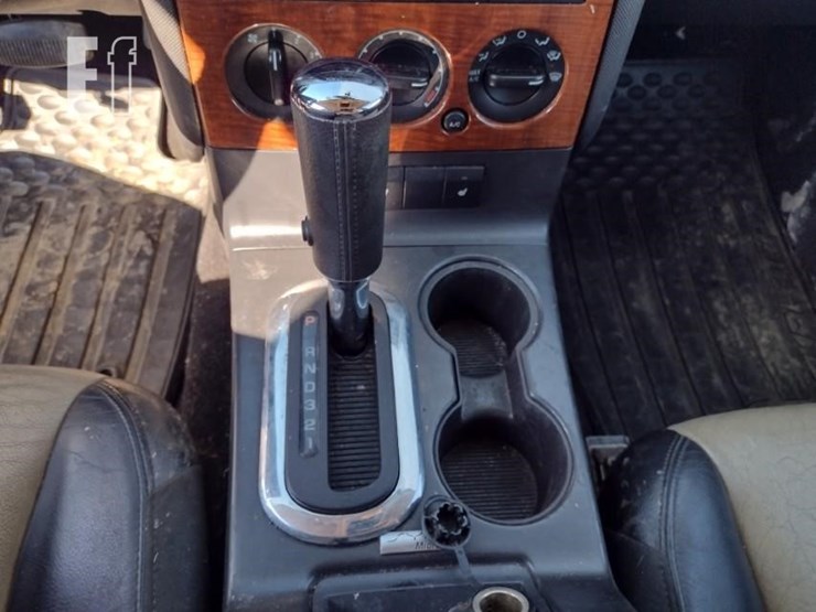 2010-ford-explorer-image-9