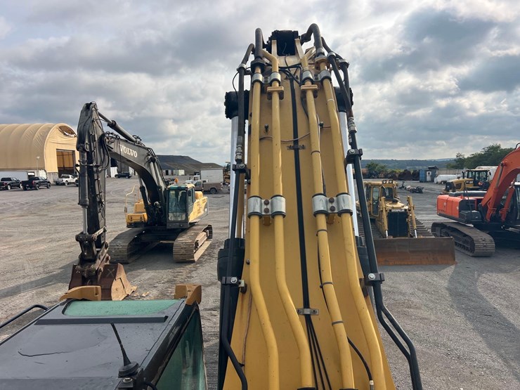 caterpillar-374d-l-image-21