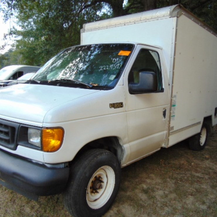 2005 FORD E350