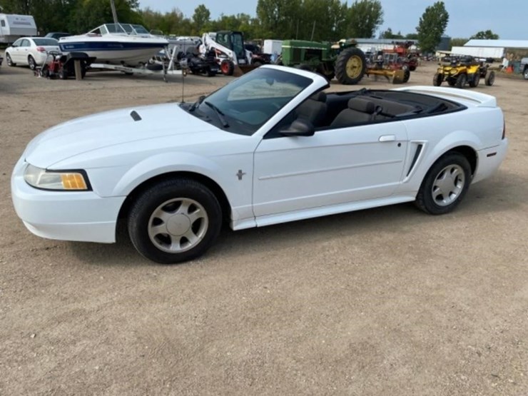 2000-ford-mustang-mach-e-image-47