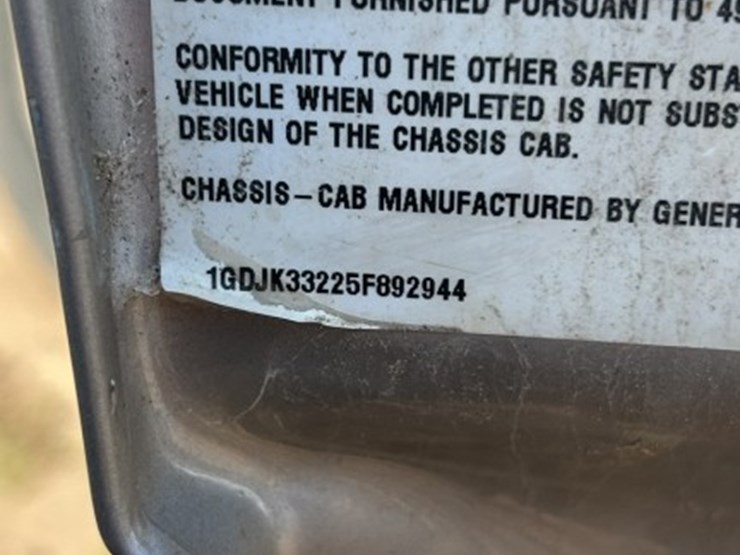 2005-gmc-3500-image-41