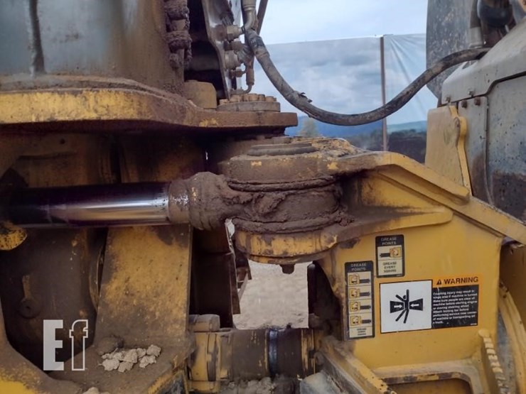 2005-deere-300d-image-23