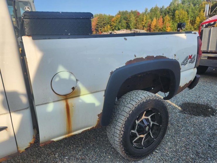 2006-chevrolet-2500-image-11