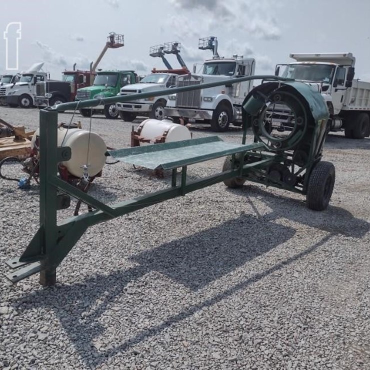 CHRISTMAS TREE BALER