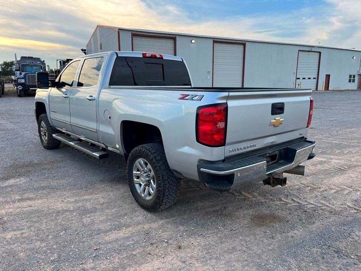 2018-chevrolet-silverado-2500hd-image-7