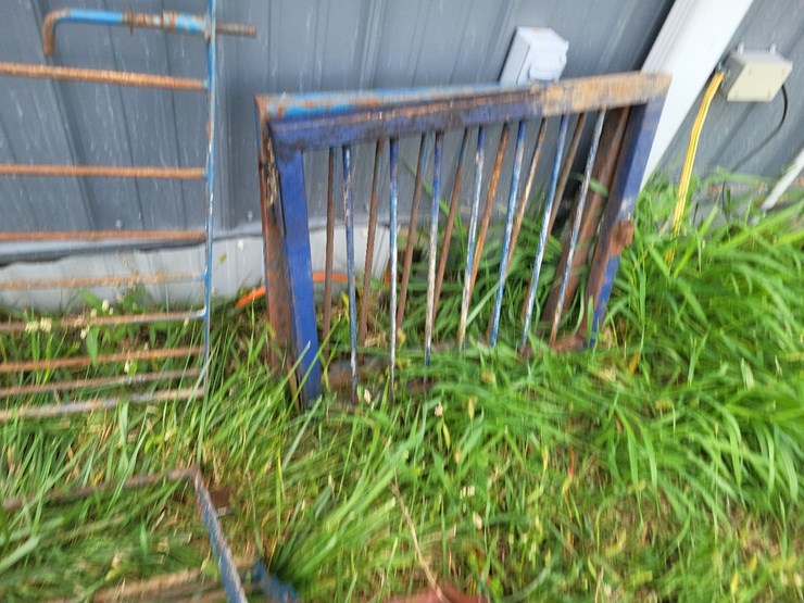 (7)-walk-through-front-livestock-gates---tag-#342-image-13