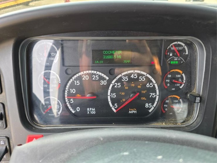 freightliner-114sd-image-61