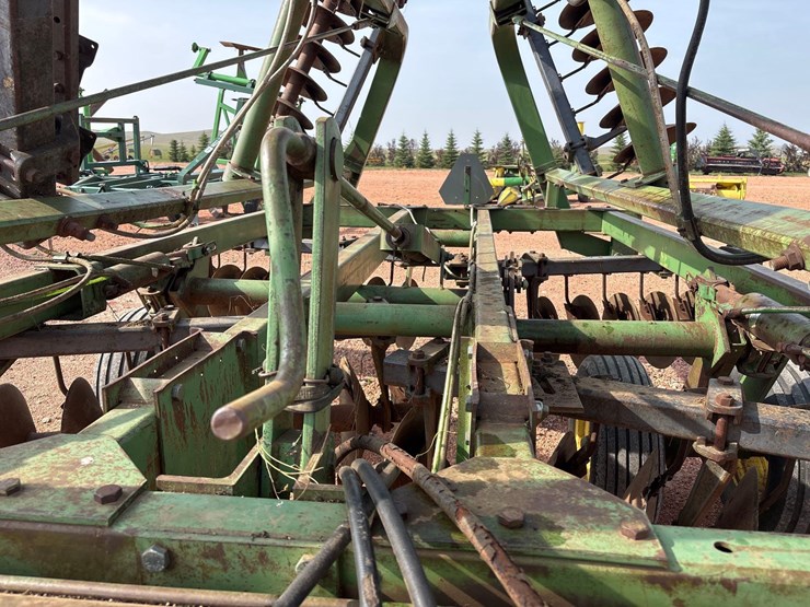 john-deere-235-image-12