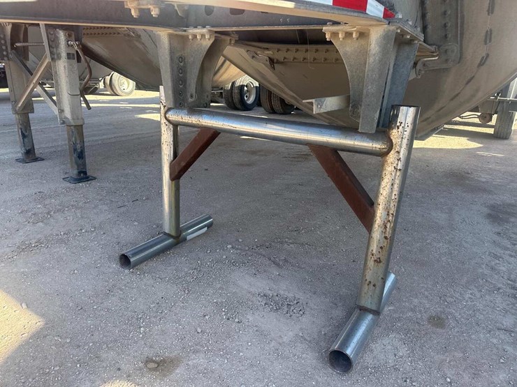 2018-ty-crop-manufacturing-ltd-dry-bulk-pneumatic-trailer-image-3