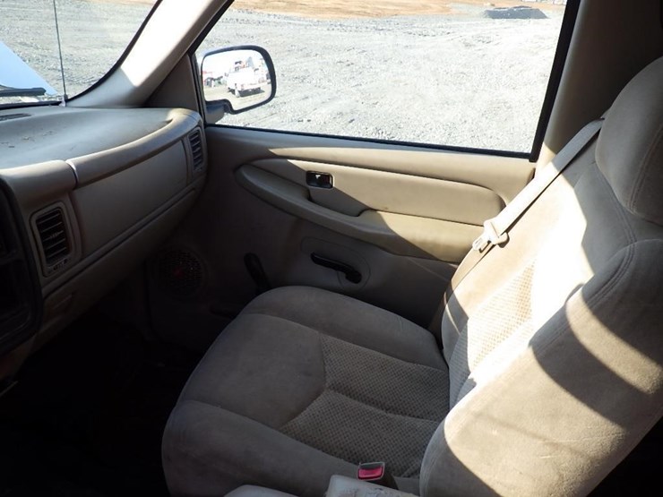 2005-chevrolet-2500hd-image-27