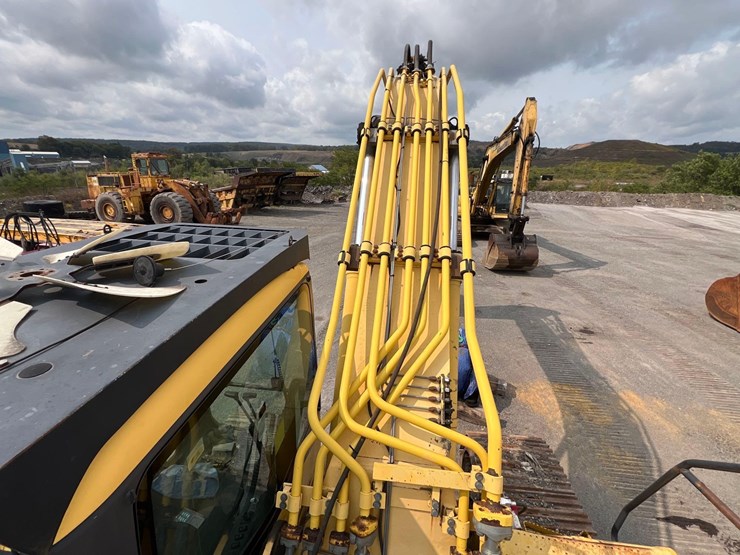 komatsu-pc300-lc-7e0-image-24