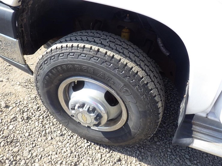 2005-chevrolet-3500-image-24