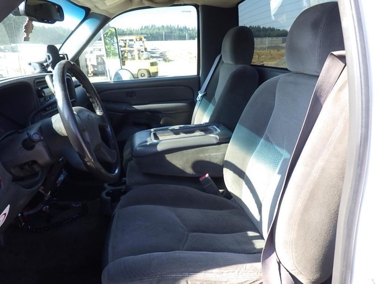 2005-chevrolet-3500-image-16
