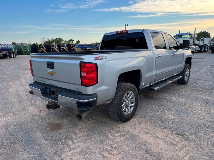 2018-chevrolet-silverado-2500hd-image-5