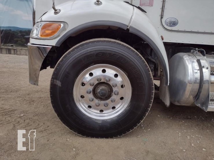 2016-peterbilt-348-image-21